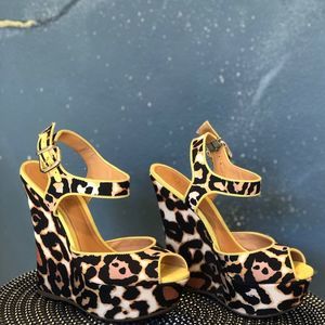Schutz Leopard Wedge